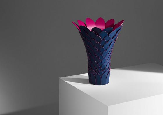 Humberto＆Fernando Campana設計的Tropicalist花瓶在展覽中